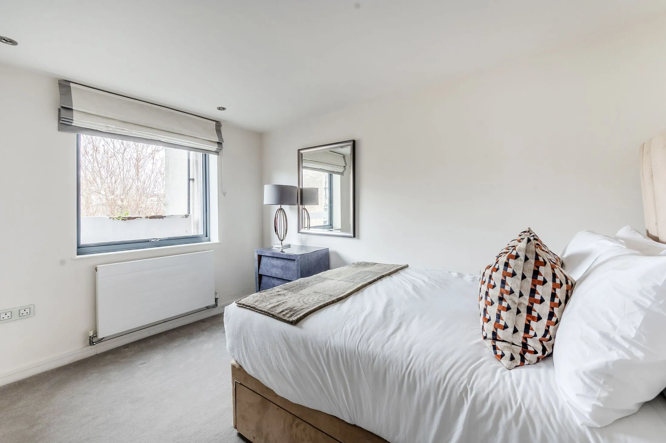 Flat Pond Place in Greater London