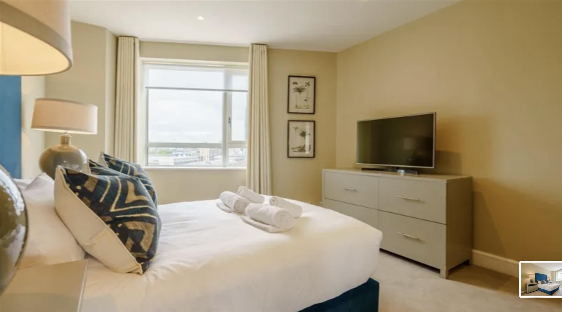 Flat Westferry Circus in Greater London