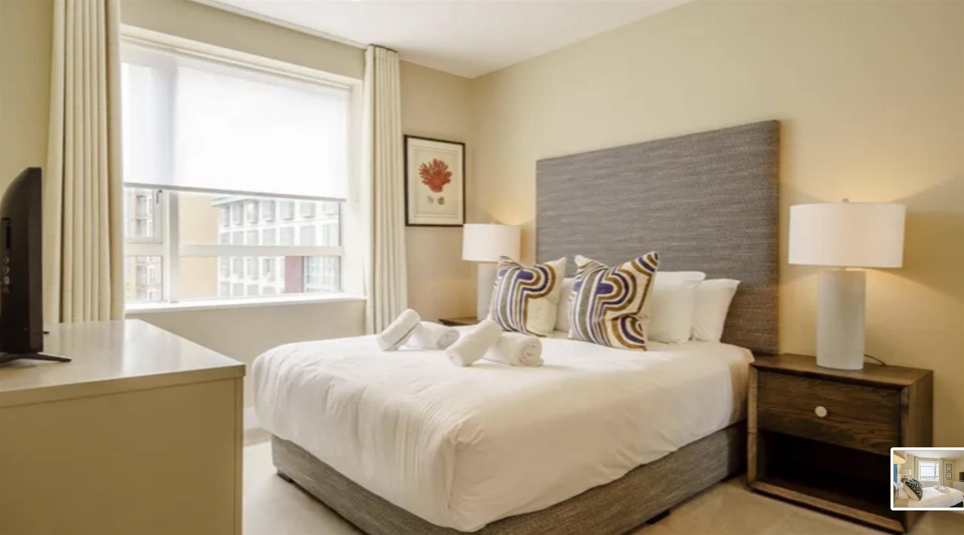 Flat Westferry Circus in Greater London
