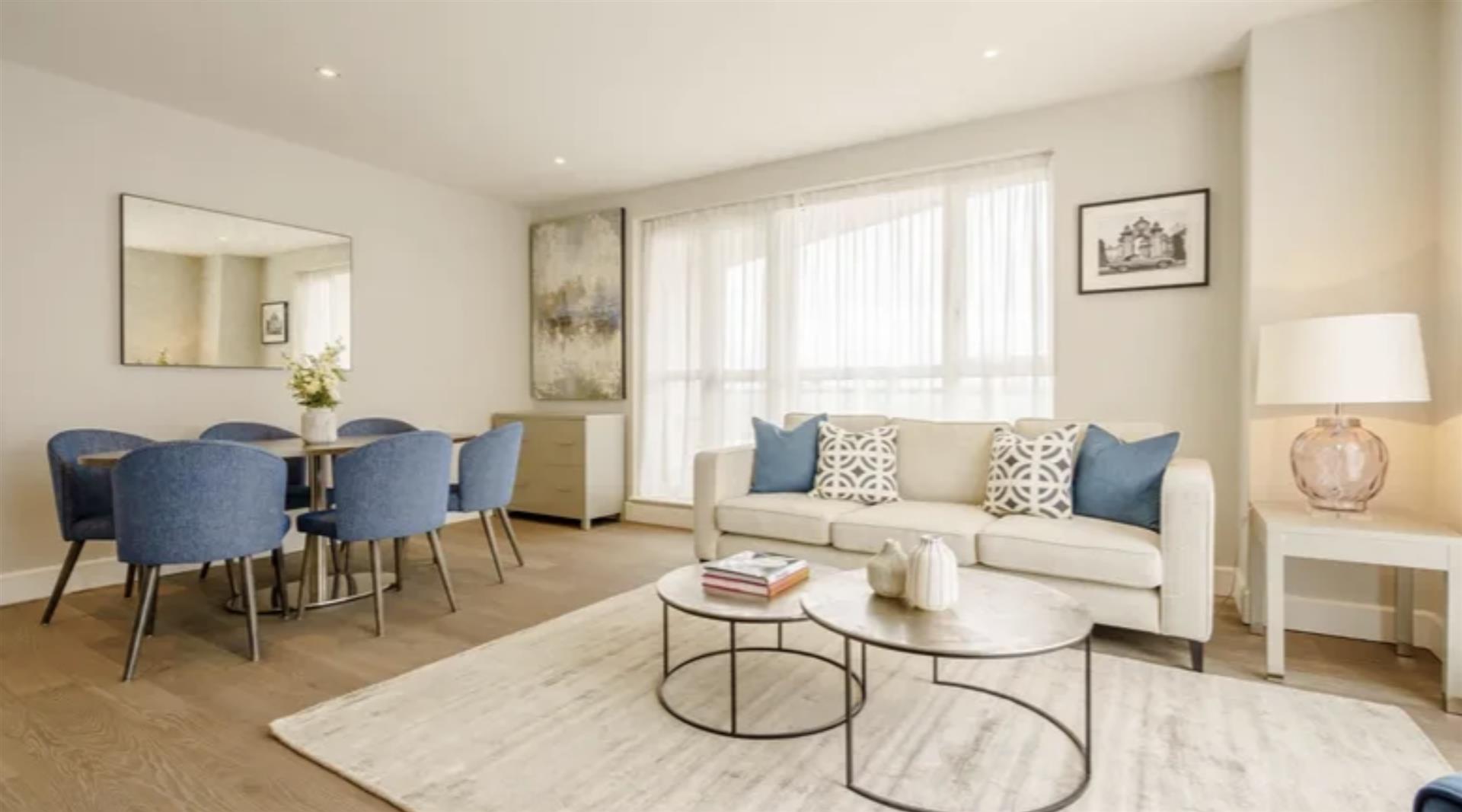 Flat Westferry Circus in Greater London