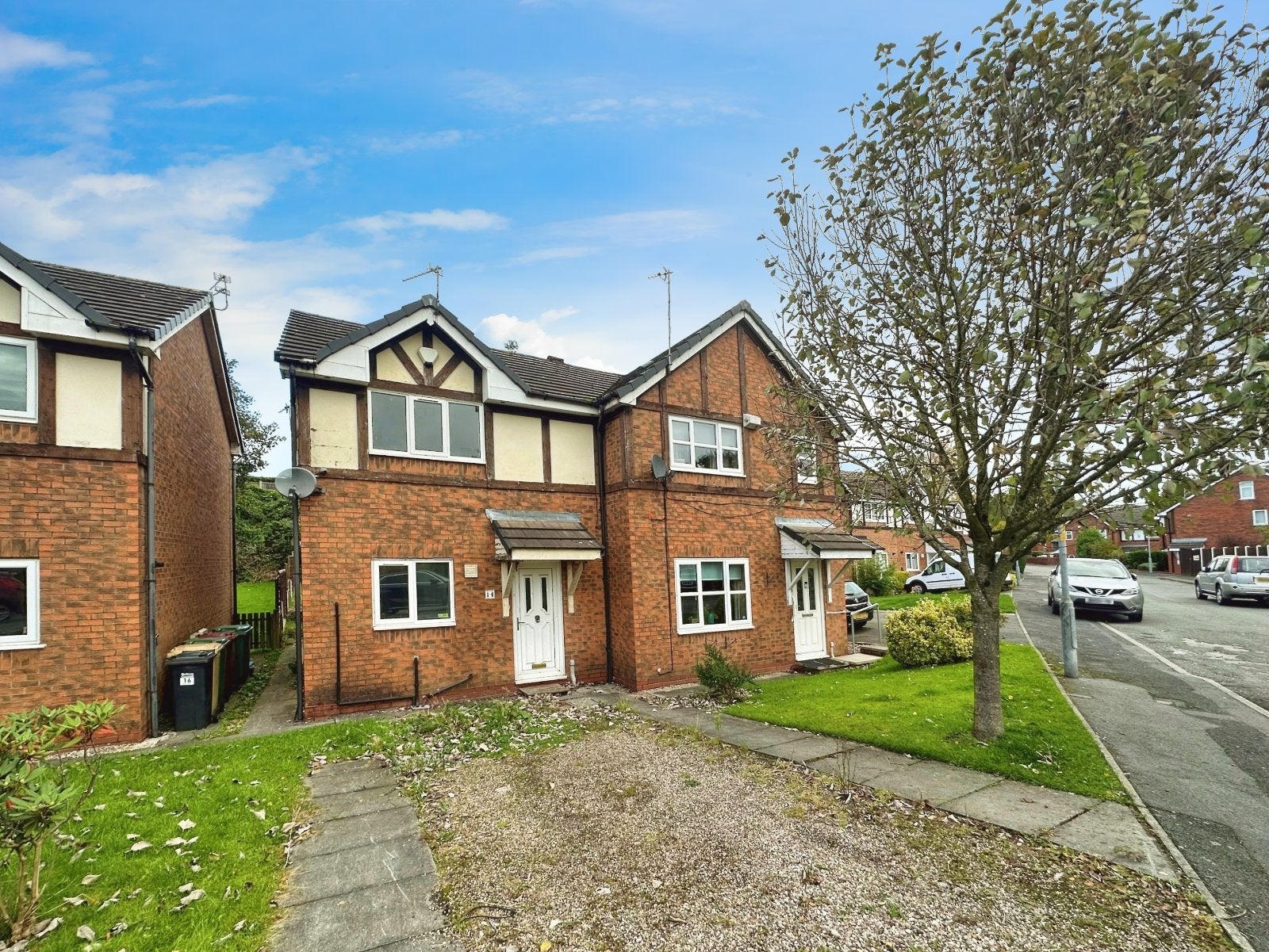 House Meadow Walk in Farnworth