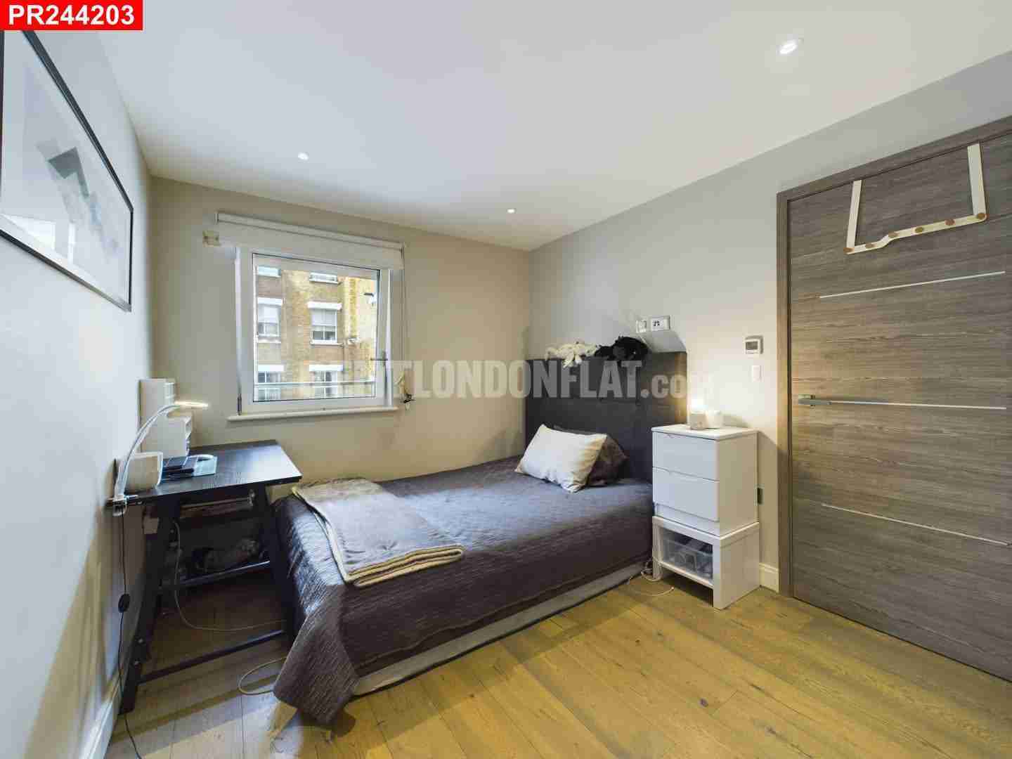 House Regency Place in City of Westminster