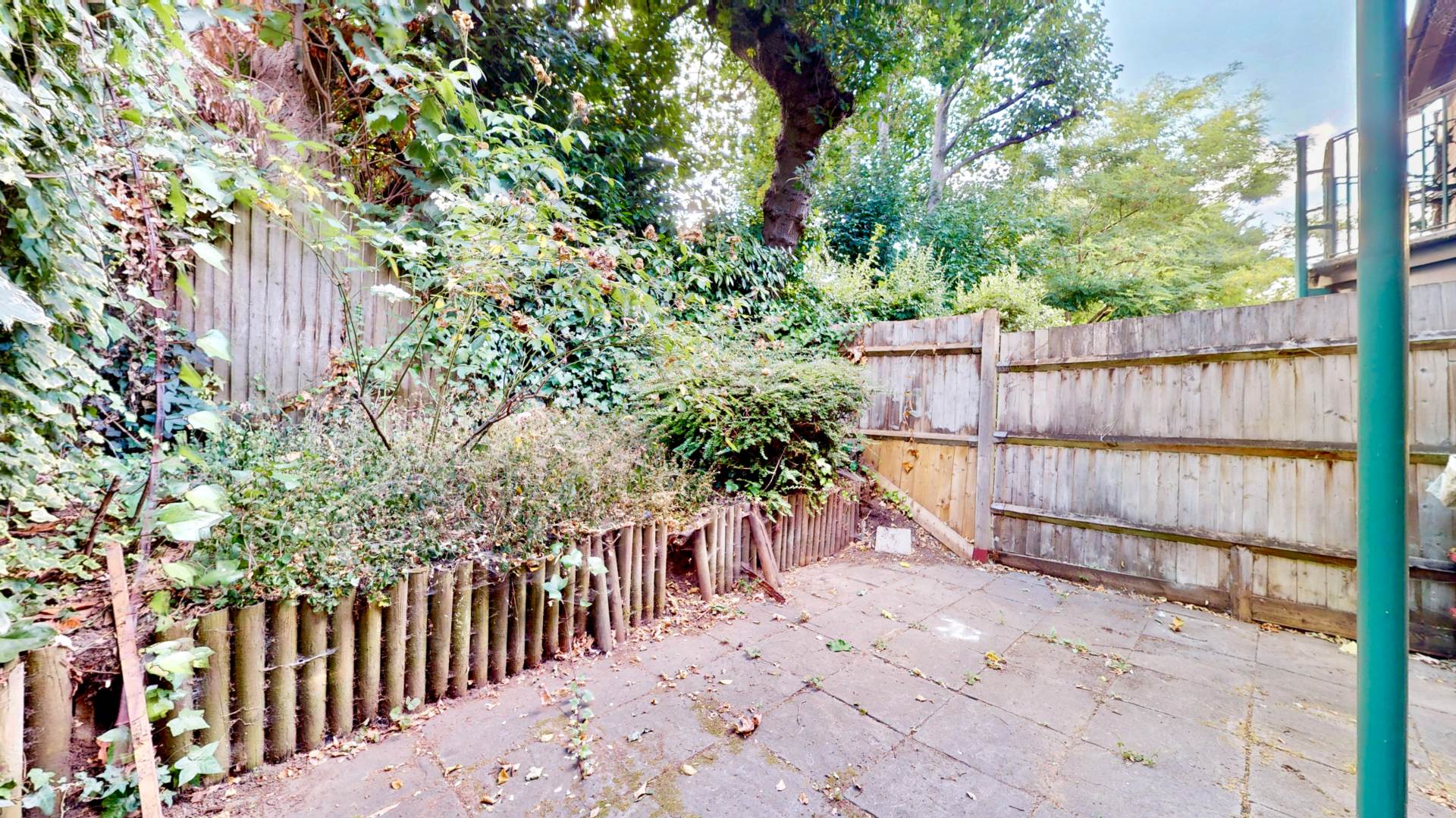 House Ridgeway Gardens in Greater London
