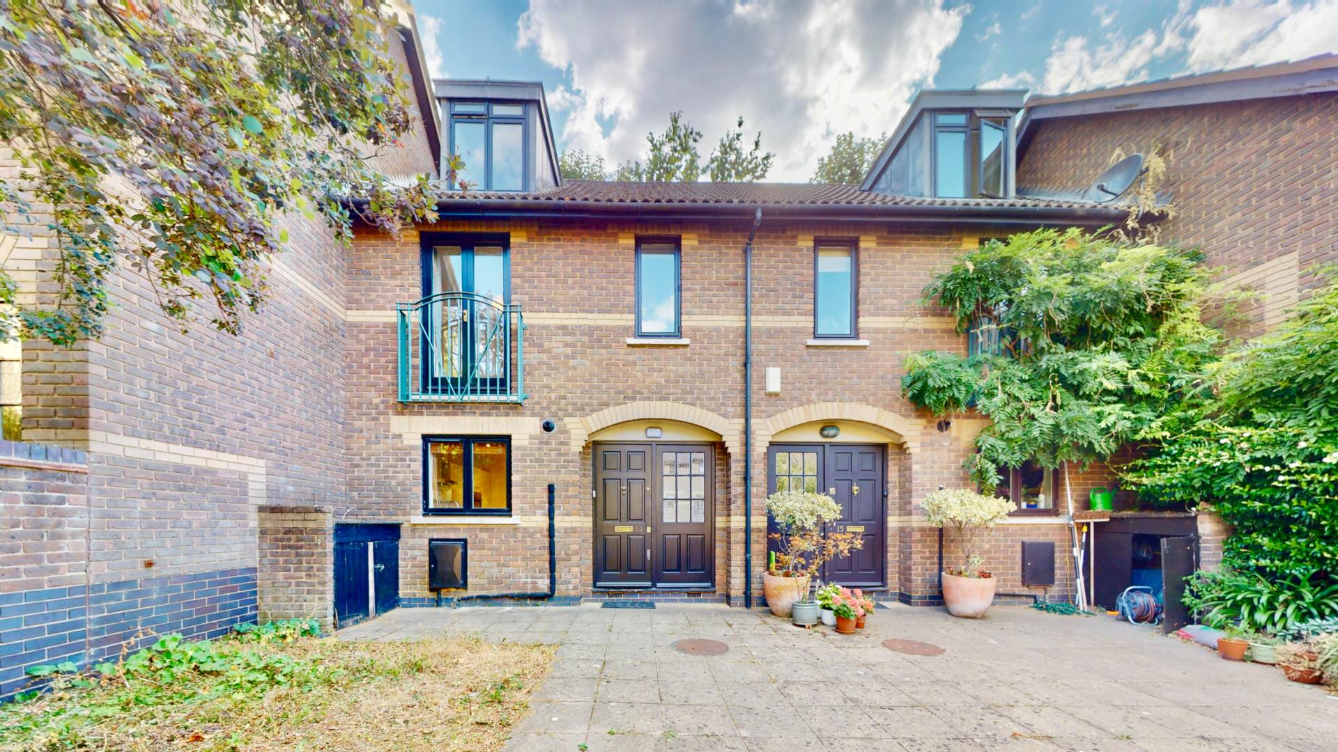 House Ridgeway Gardens in Greater London