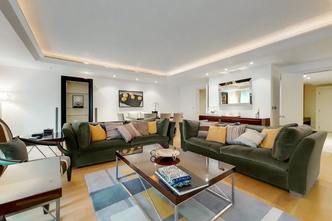 Flat Lancelot Place in City of Westminster