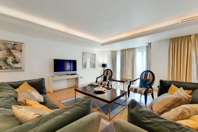 Flat Lancelot Place in City of Westminster