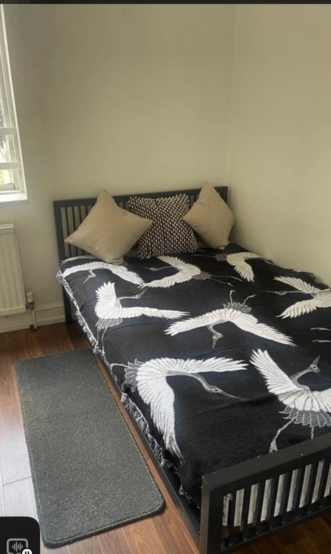 Room Leander Road in Greater London