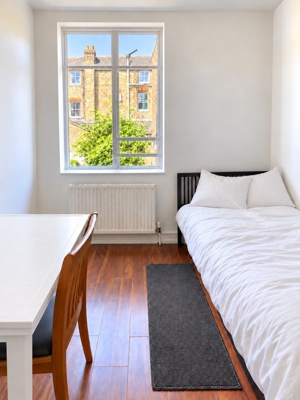 Room Leander Road in Greater London
