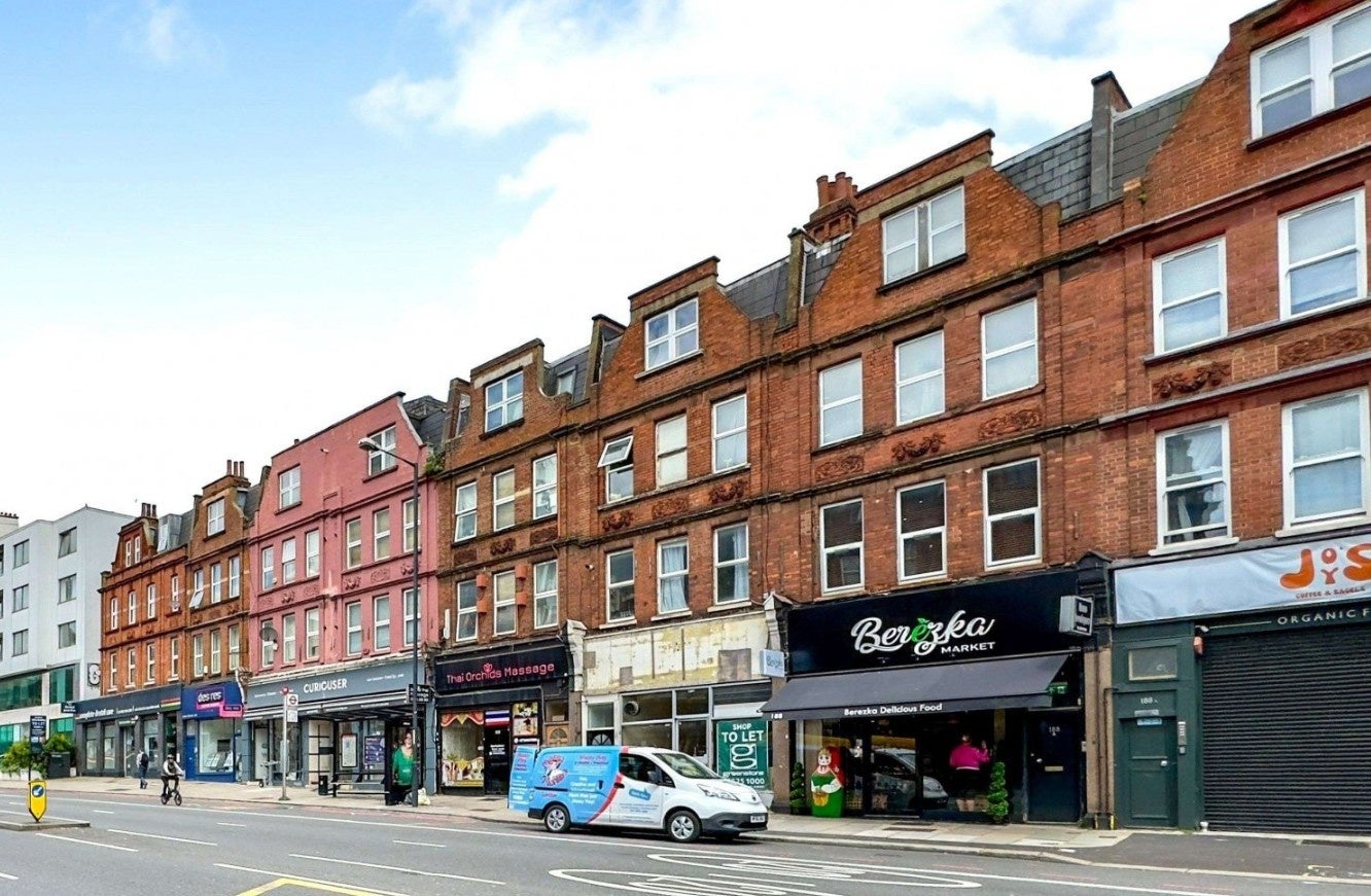 Flat Finchley Road in Greater London