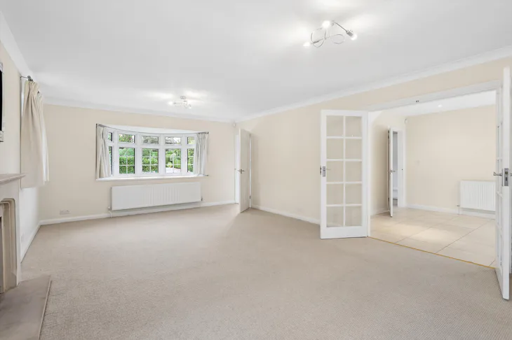 House Millhedge Close in Elmbridge