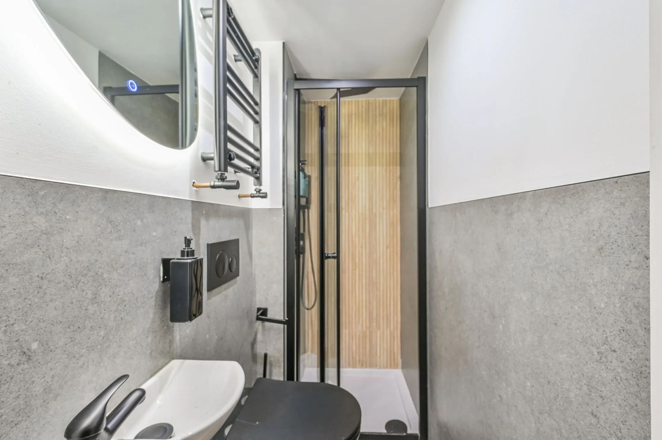Flat Fairholme Road in Greater London