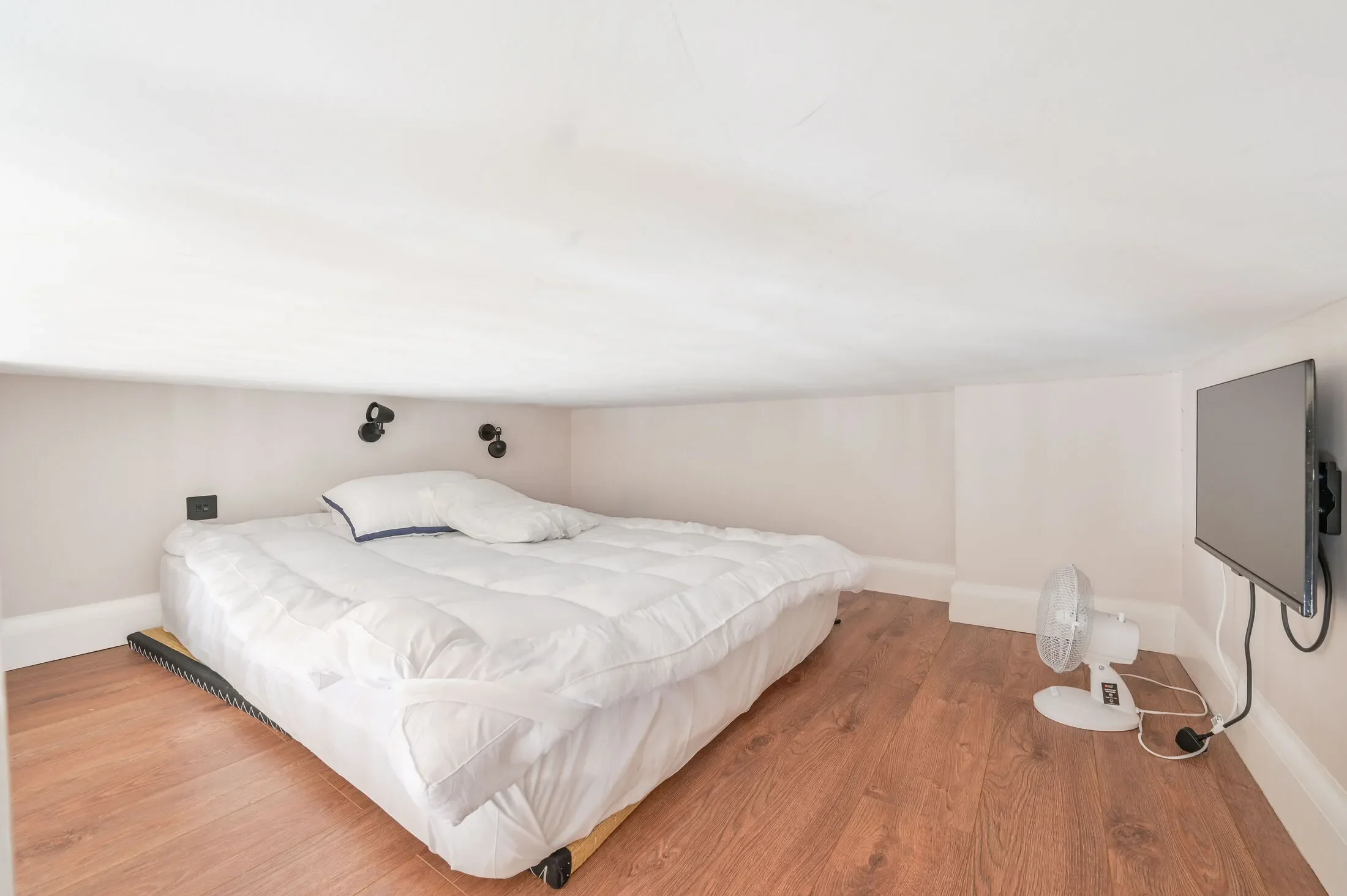 Flat Fairholme Road in Greater London