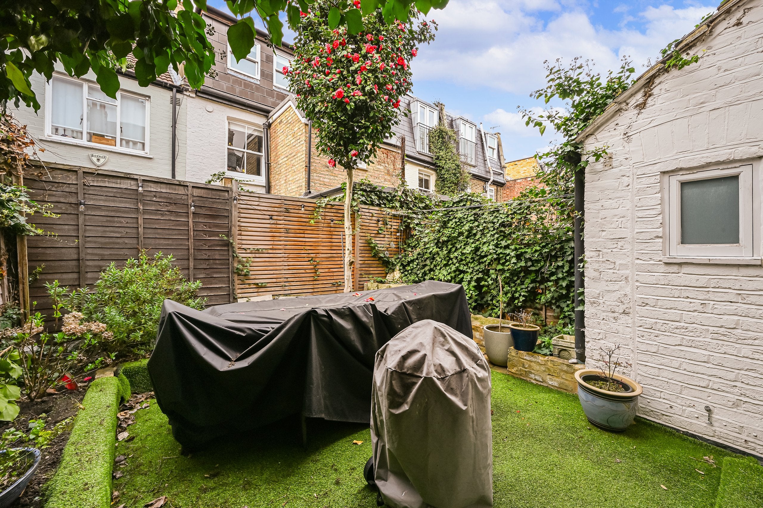 House Burnfoot Avenue in Greater London