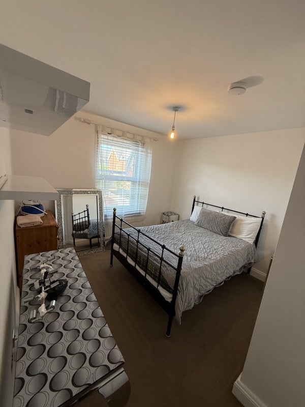 Room Capstone Road in Bournemouth