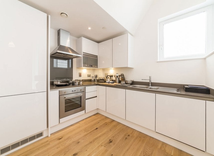 Flat Caxton Street North in Greater London