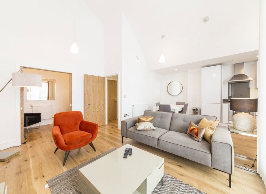 Flat Caxton Street North in Greater London