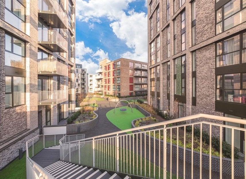 Flat Caxton Street North in Greater London