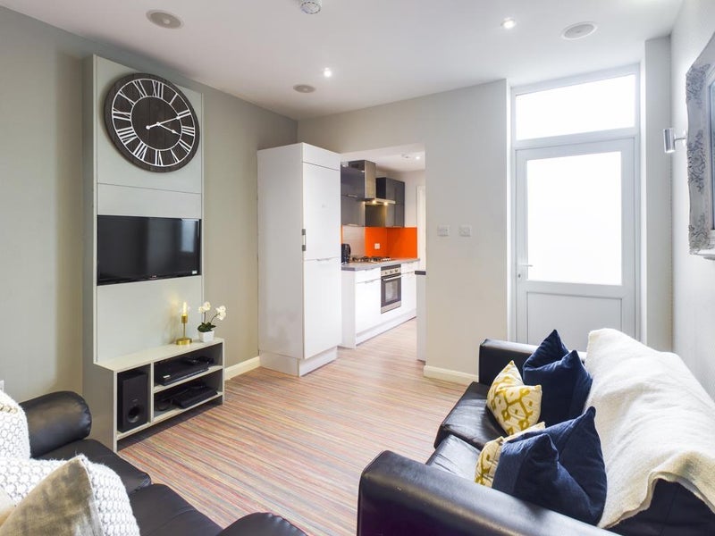 Room Thornton Road in Stoke-on-Trent