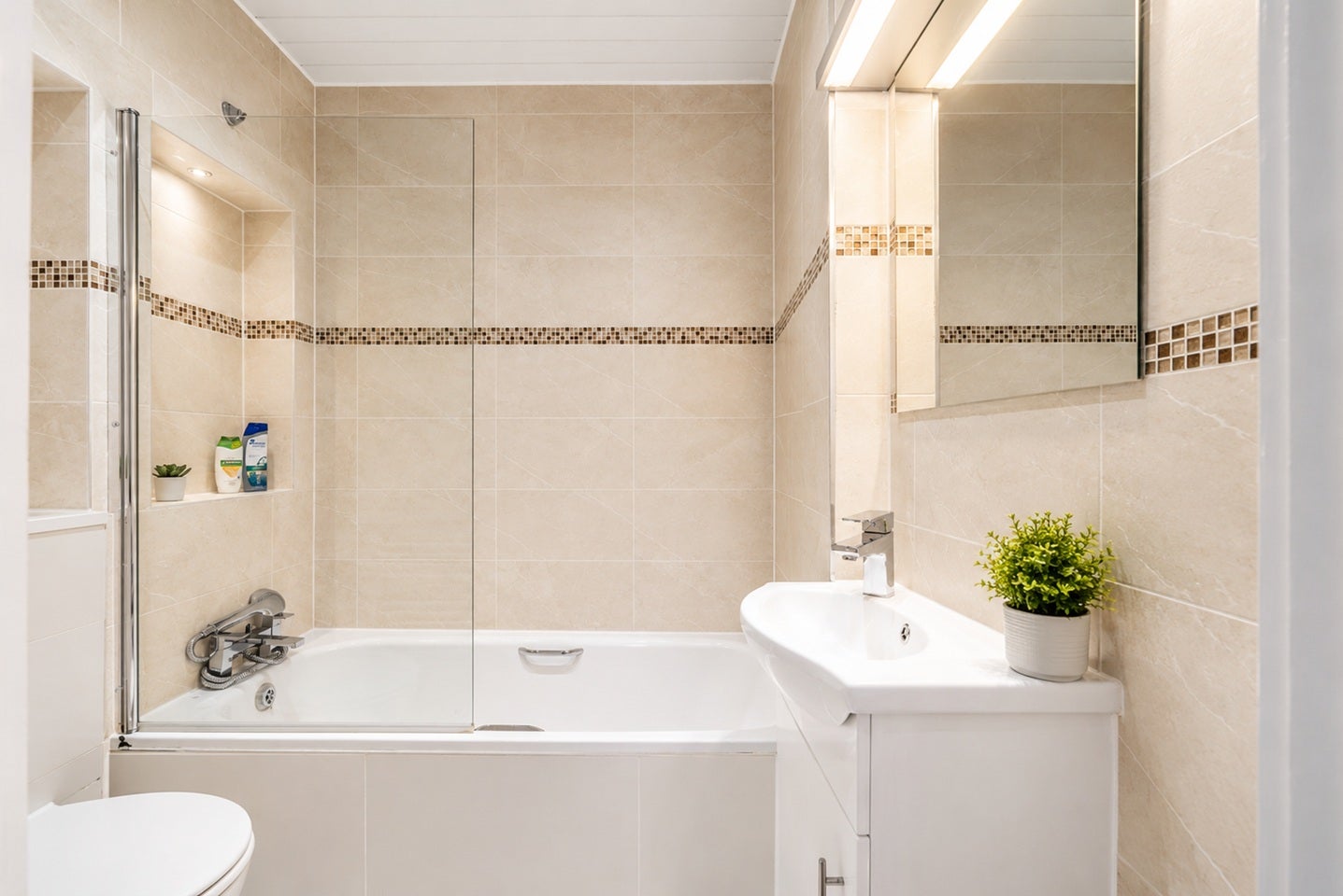 Flat Valnay Street in Greater London