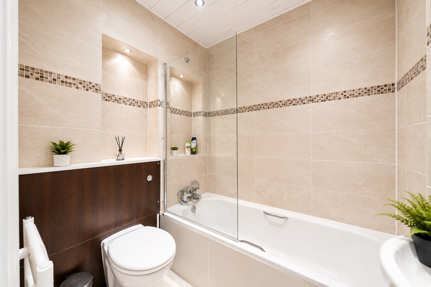 Flat Valnay Street in Greater London