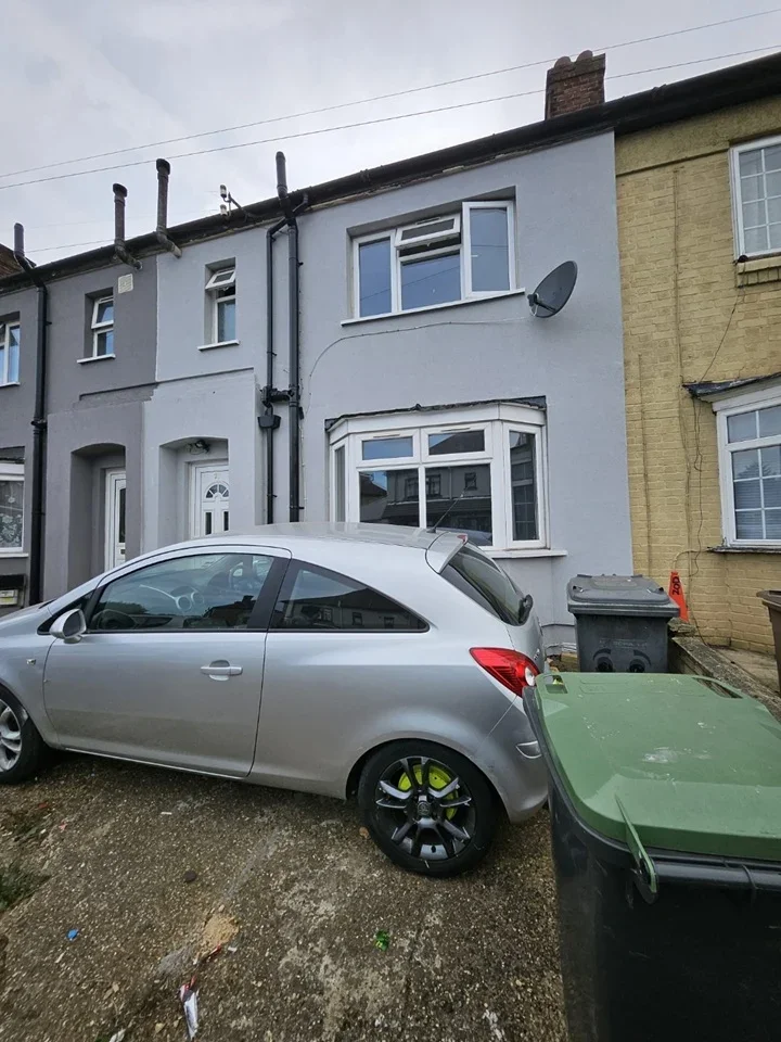House Warren Road in Luton