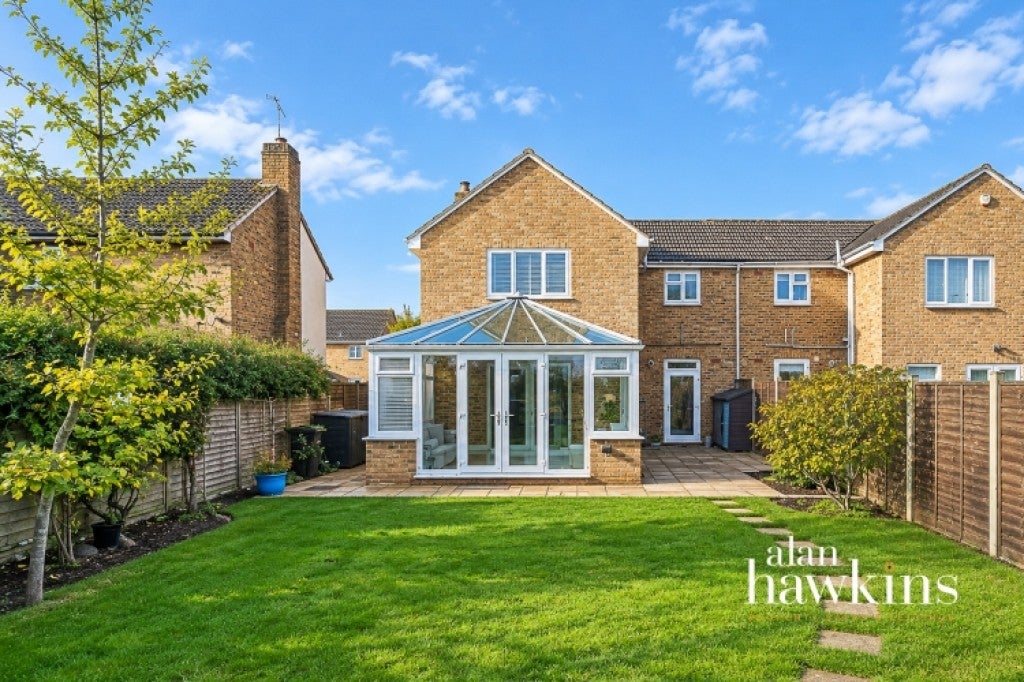 House Lancaster Square in Lyneham