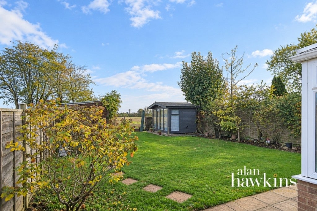 House Lancaster Square in Lyneham