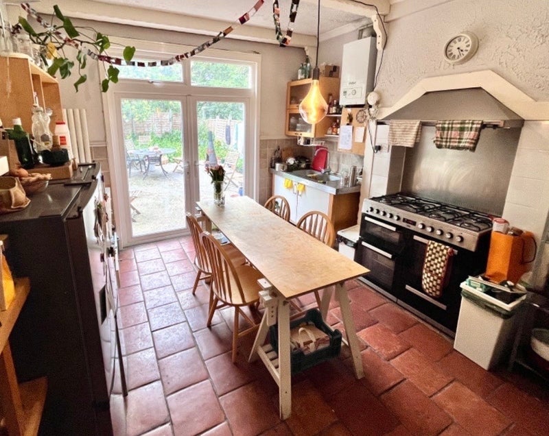 Room Gunton Road in Greater London