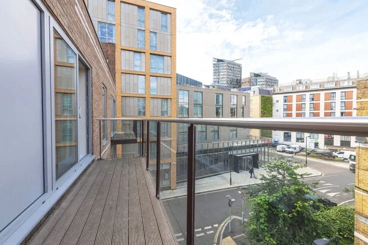 Flat Treveris Street in Greater London
