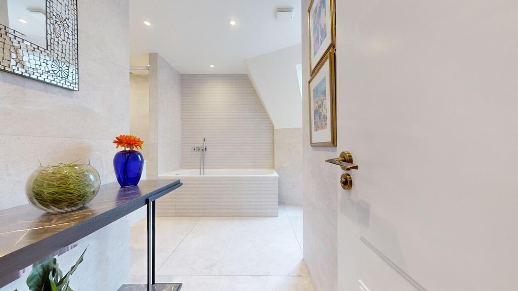 Flat Boydell Court in Greater London