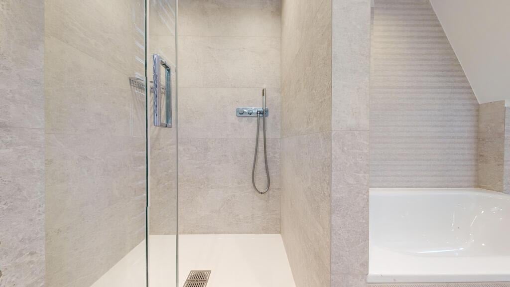 Flat Boydell Court in Greater London