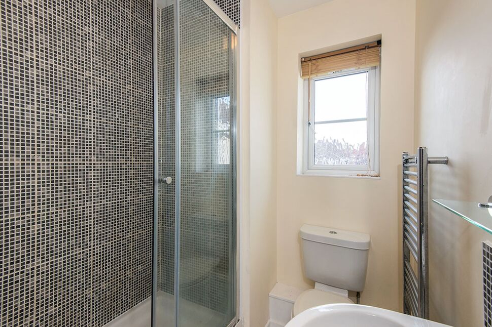 Flat Segensworth Road in Fareham