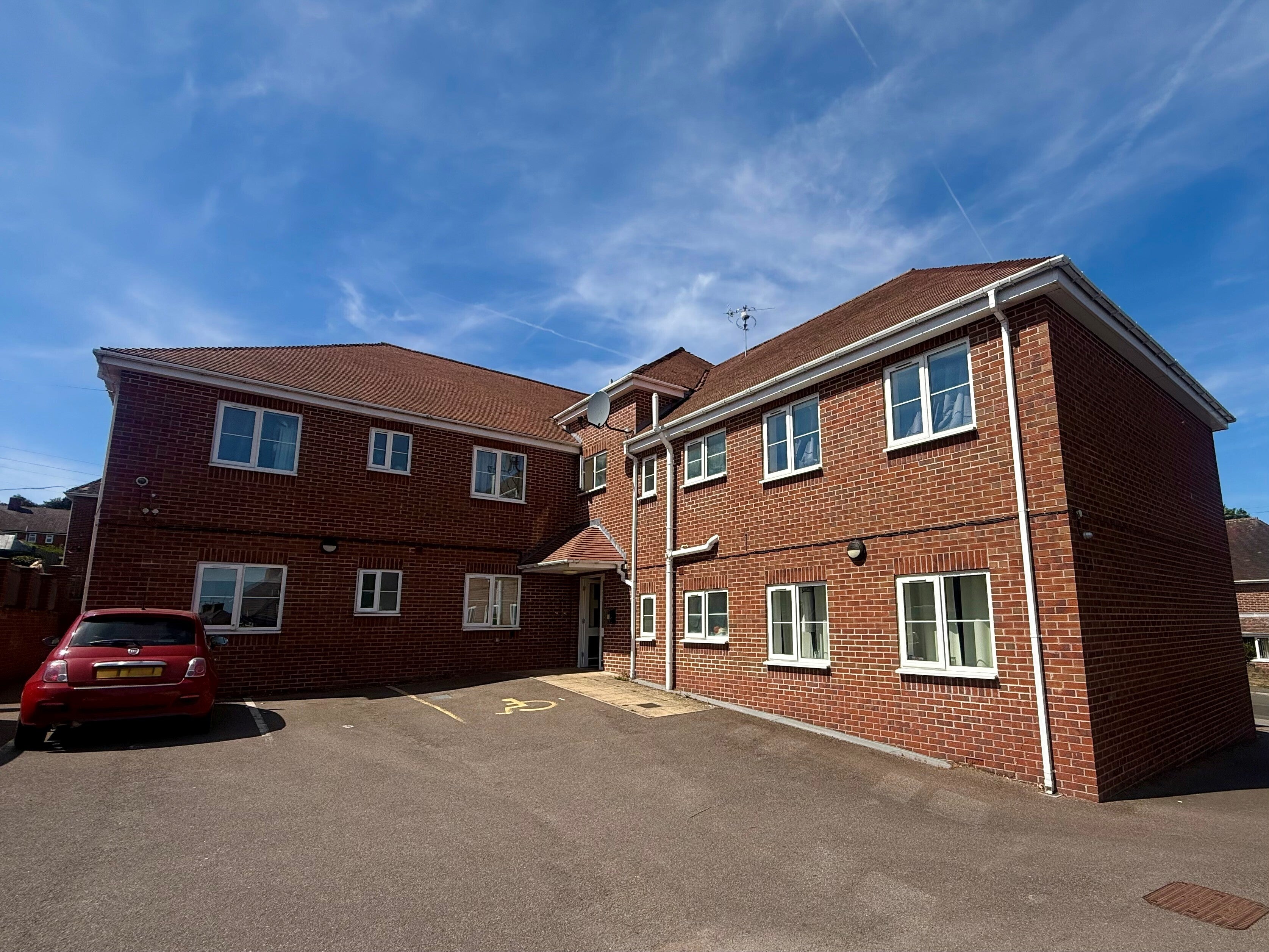 Flat Lancaster Road in Chesterfield