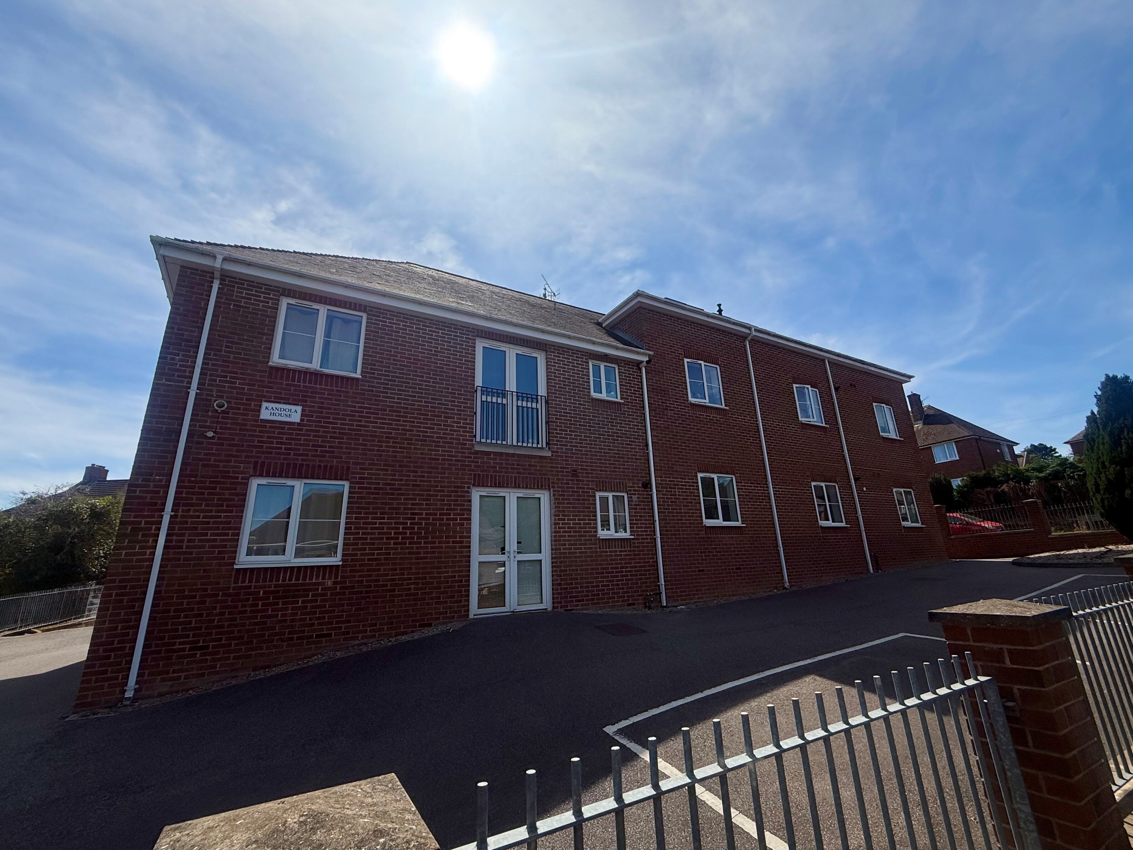Flat Lancaster Road in Chesterfield