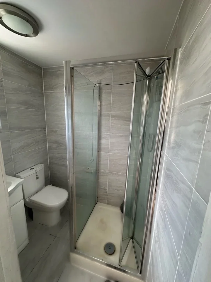 Room St Anselms Road in Greater London