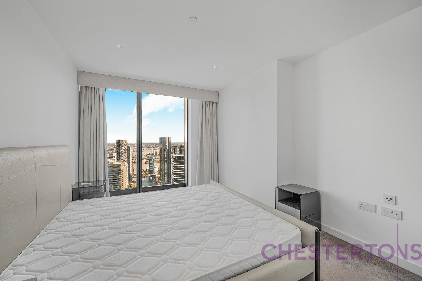 Flat Biscayne Avenue in Greater London