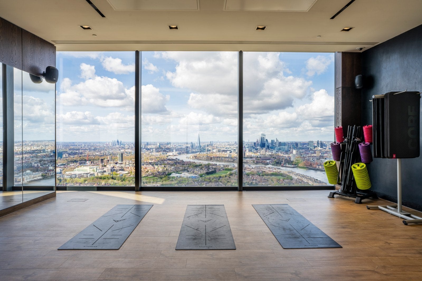 Flat Biscayne Avenue in Greater London