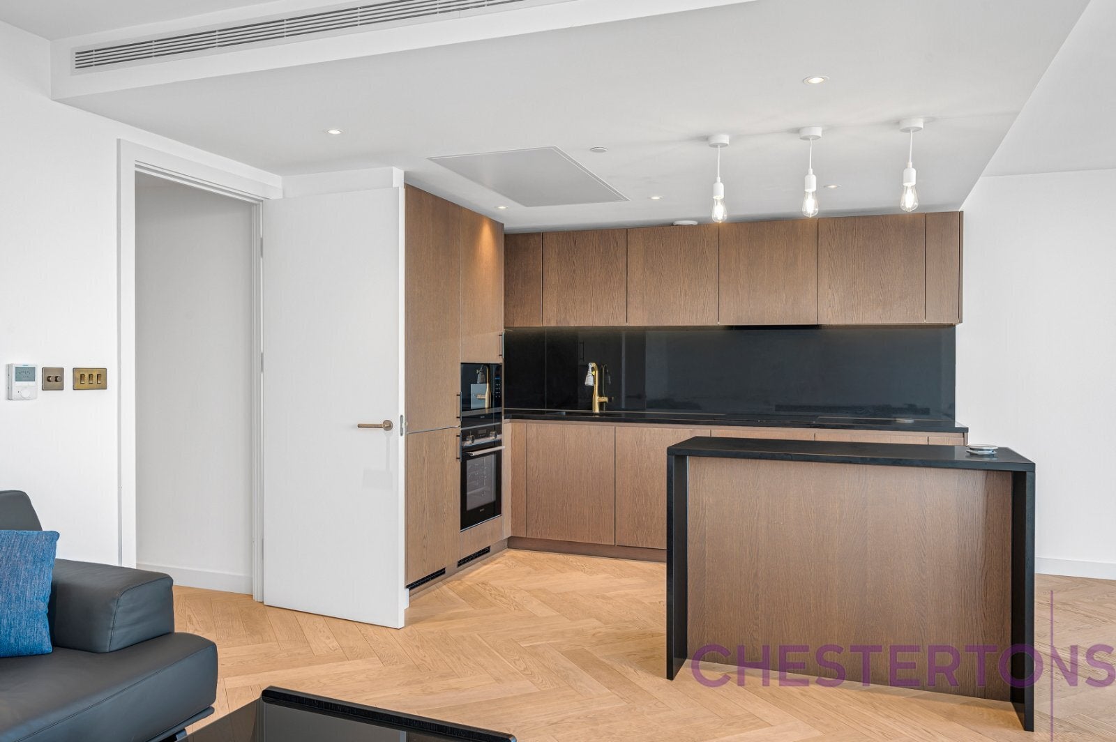 Flat Biscayne Avenue in Greater London