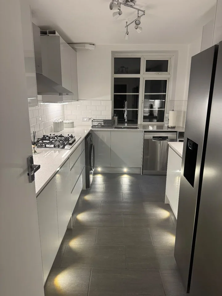 Flat Helena Road in Greater London