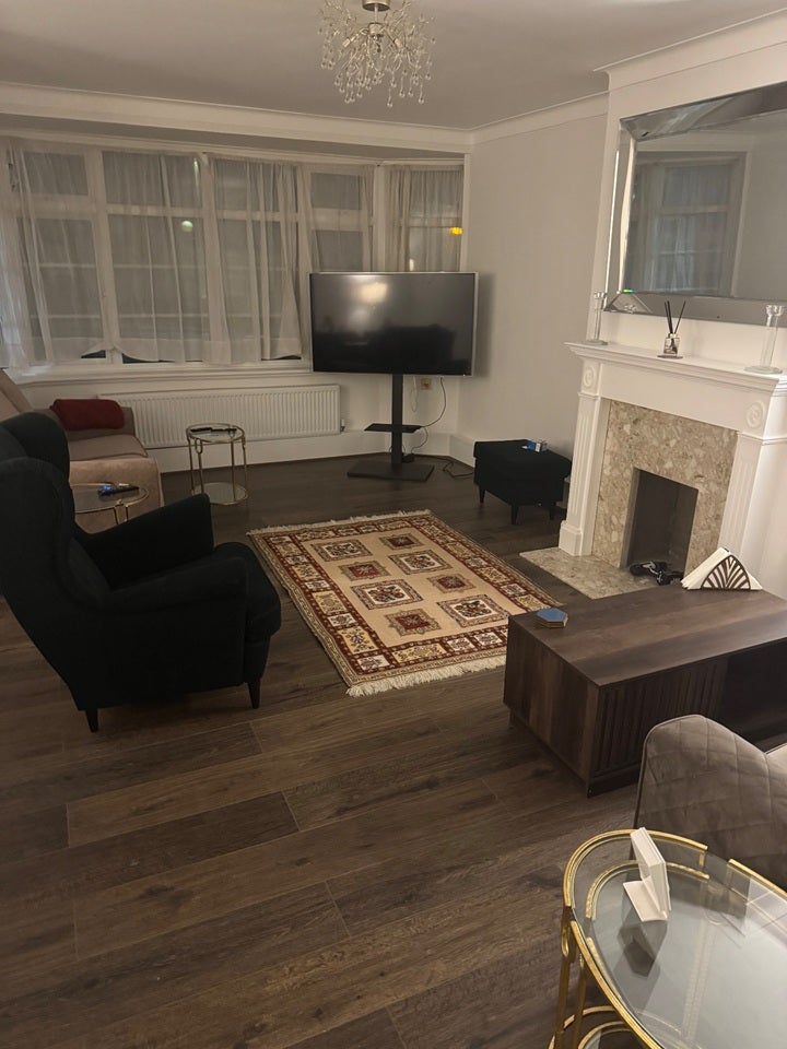 Flat Helena Road in Greater London