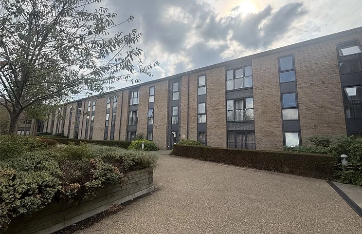 Flat Fire Fly Avenue in Swindon