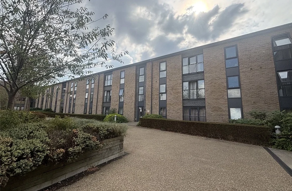 Flat Fire Fly Avenue in Swindon