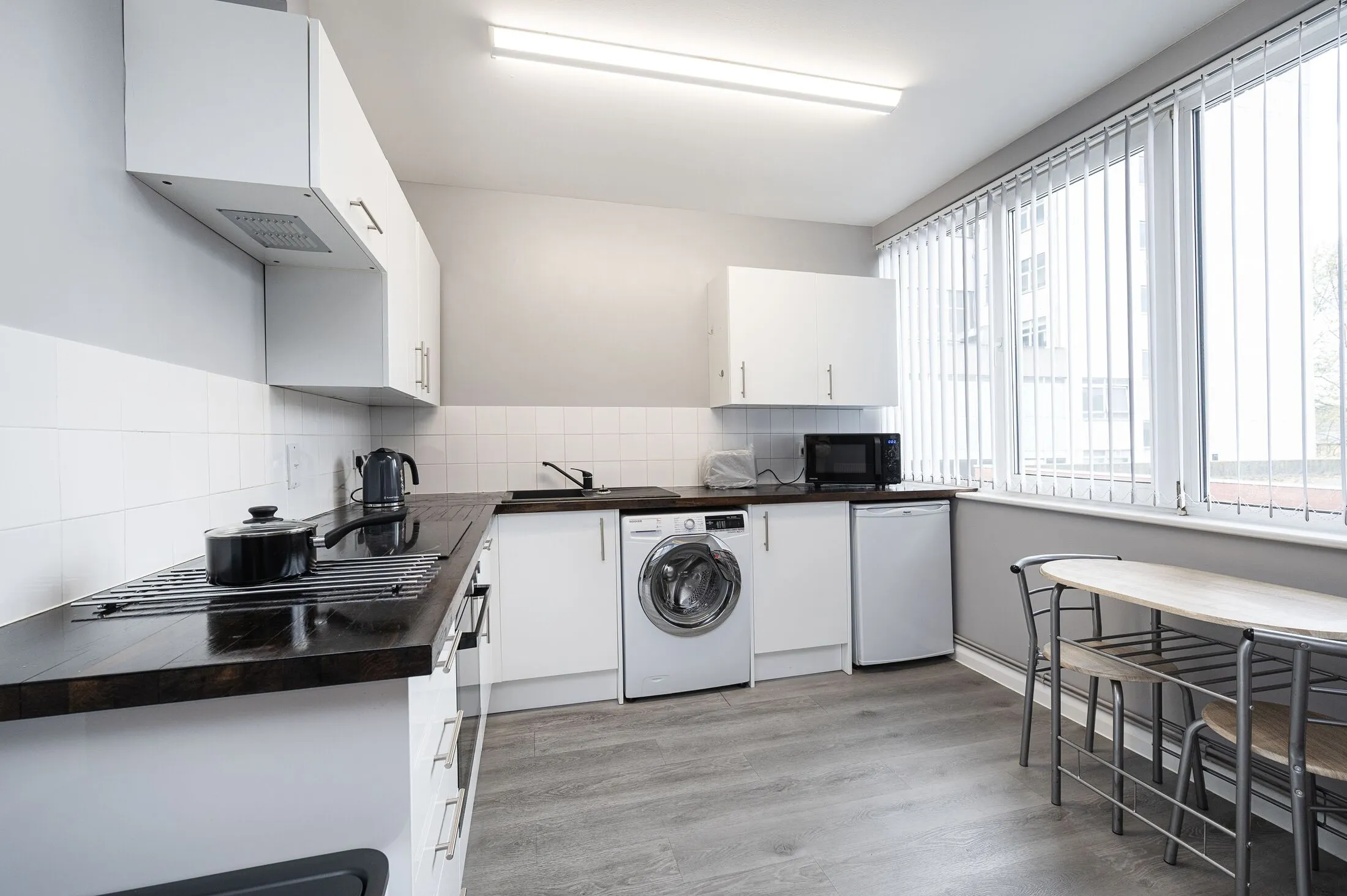 Room Cavell Street in Greater London