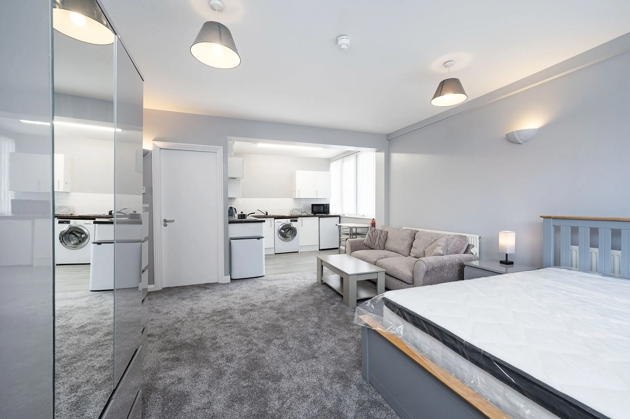 Room Cavell Street in Greater London