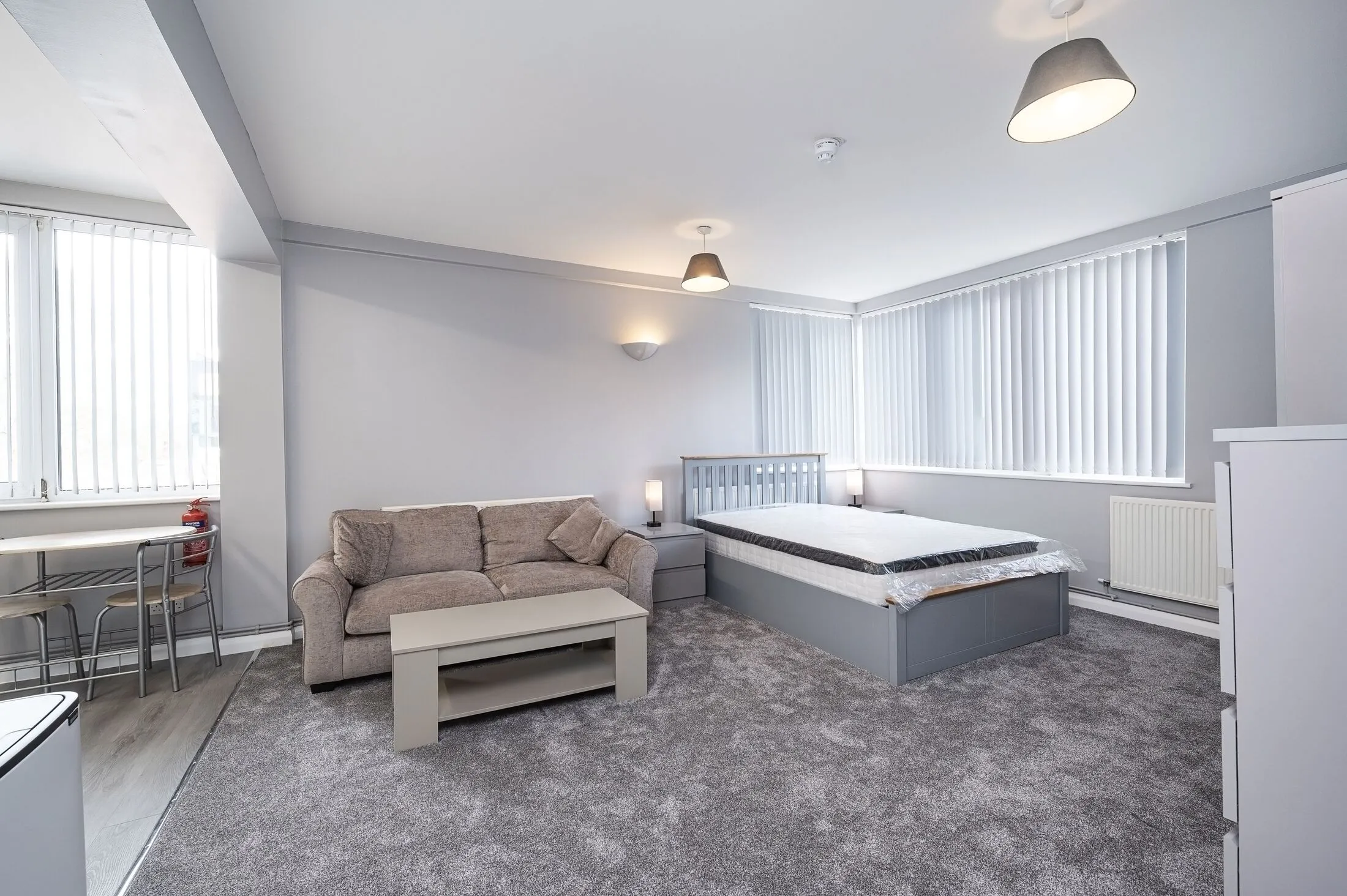 Room Cavell Street in Greater London
