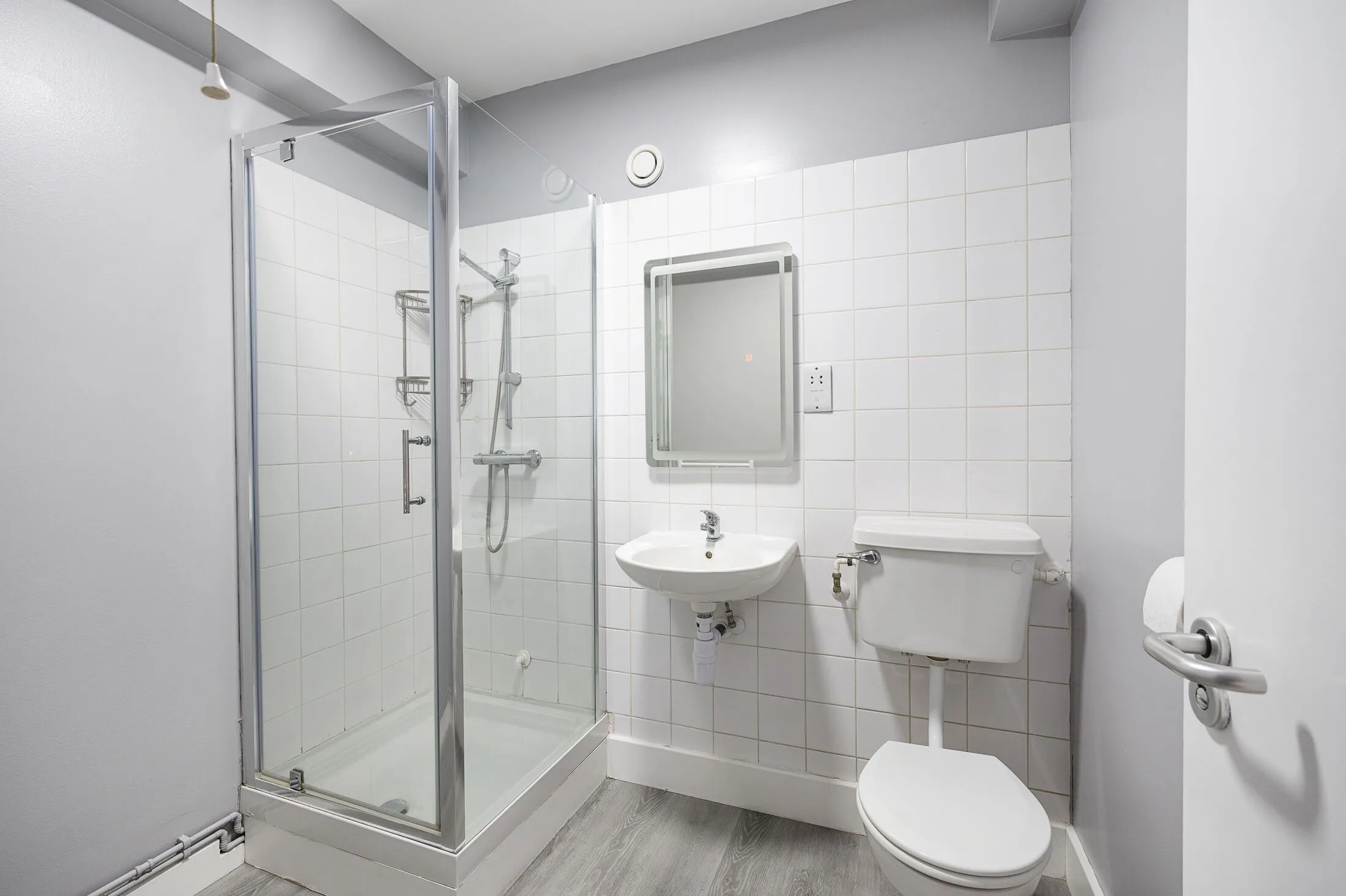 Room Cavell Street in Greater London
