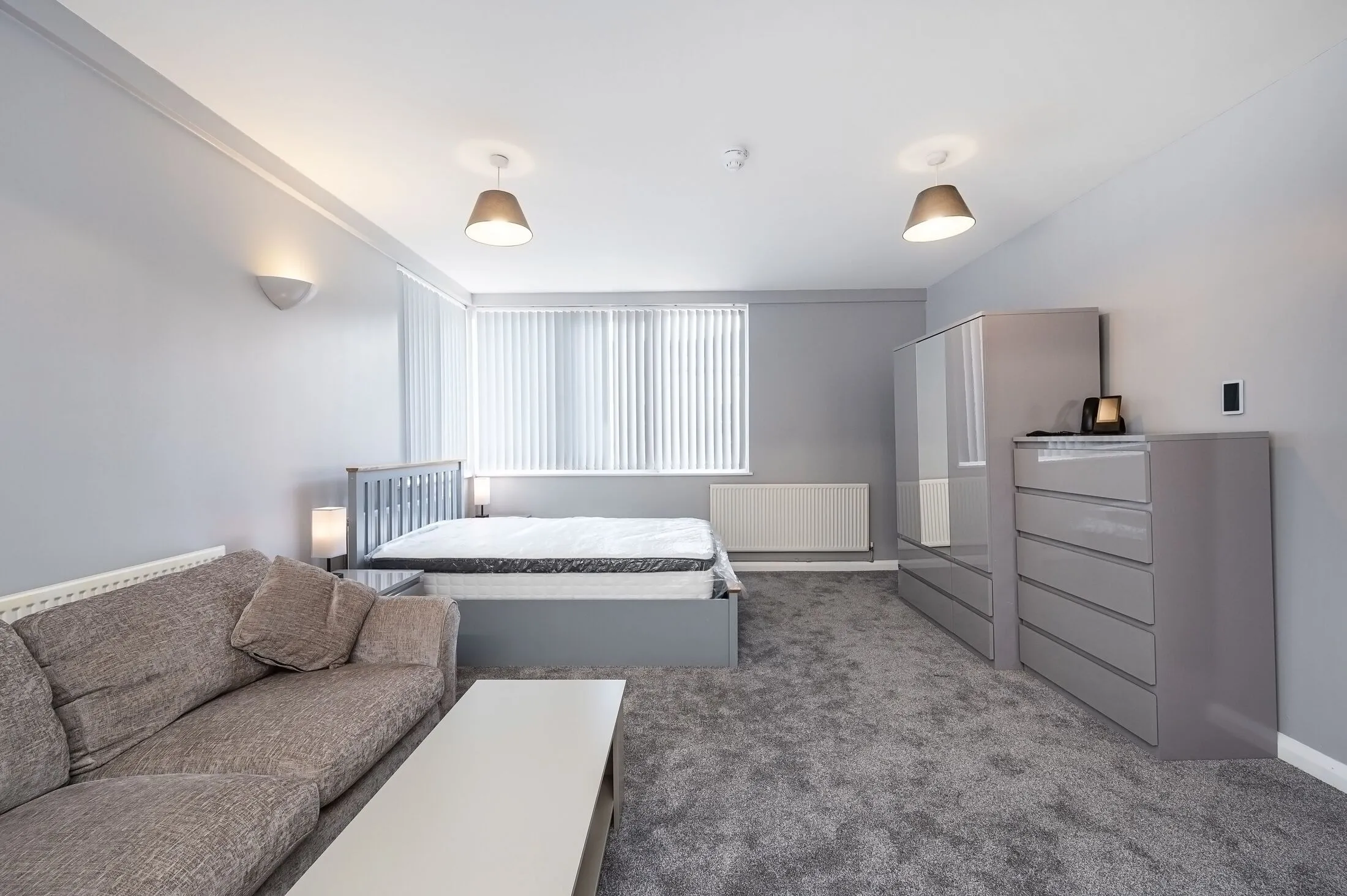 Room Cavell Street in Greater London