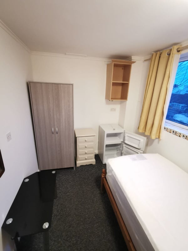 Room Pinceybrook Road in Harlow