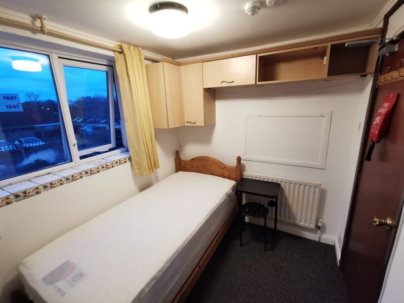 Room Pinceybrook Road in Harlow