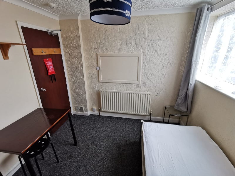 Room Pinceybrook Road in Harlow